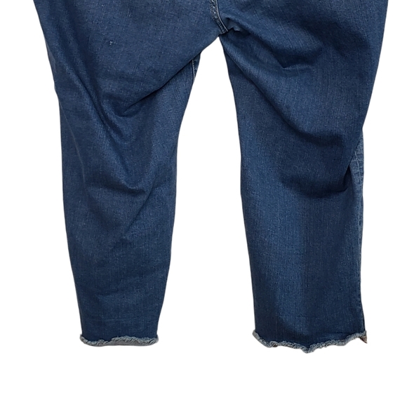 Torrid Cropped Boyfriend Jeans Size 26 Raw Cuff Mid Rise - Picture 5 of 16